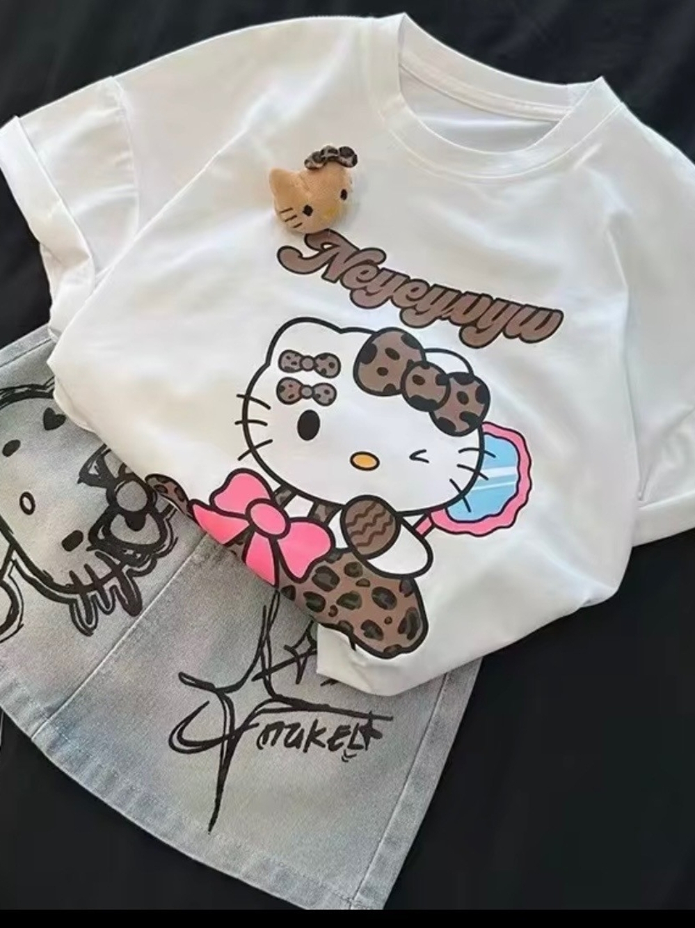Hello Kitty White Tee with Leopard Print and Pink Bow - Kids